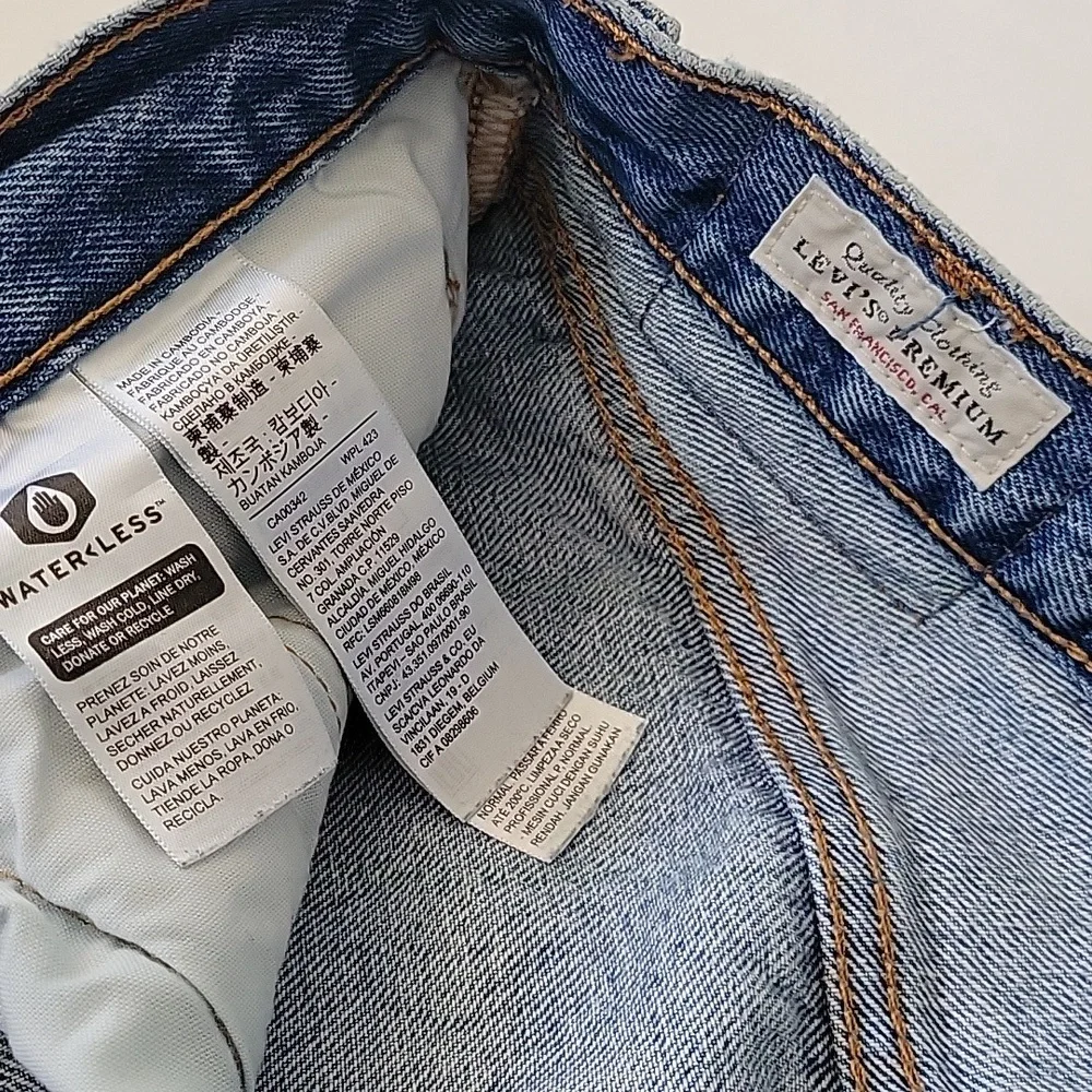 Levi's 501 Womens Jeans 26 Waist 30 Length Leather Patch Big L Tag 100% cotton - Picture 6 of 11